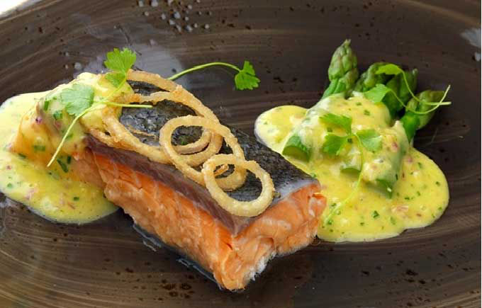 Salmon recipe with hollandaise sauce